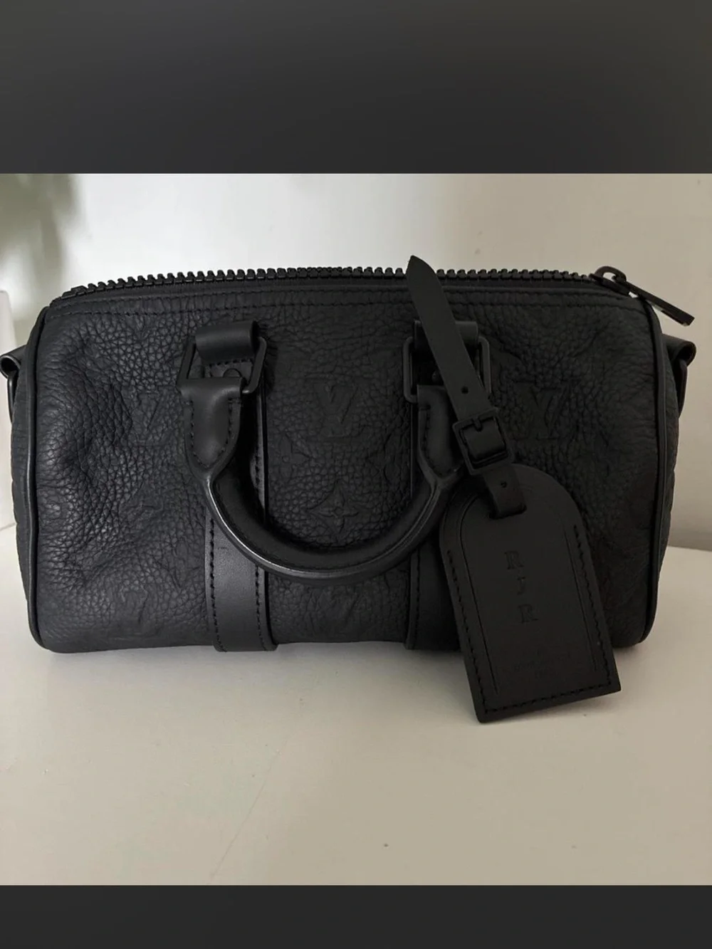 Louis Vuitton Keepall 25 bandouliere  Comes with strap and dust bag and tag